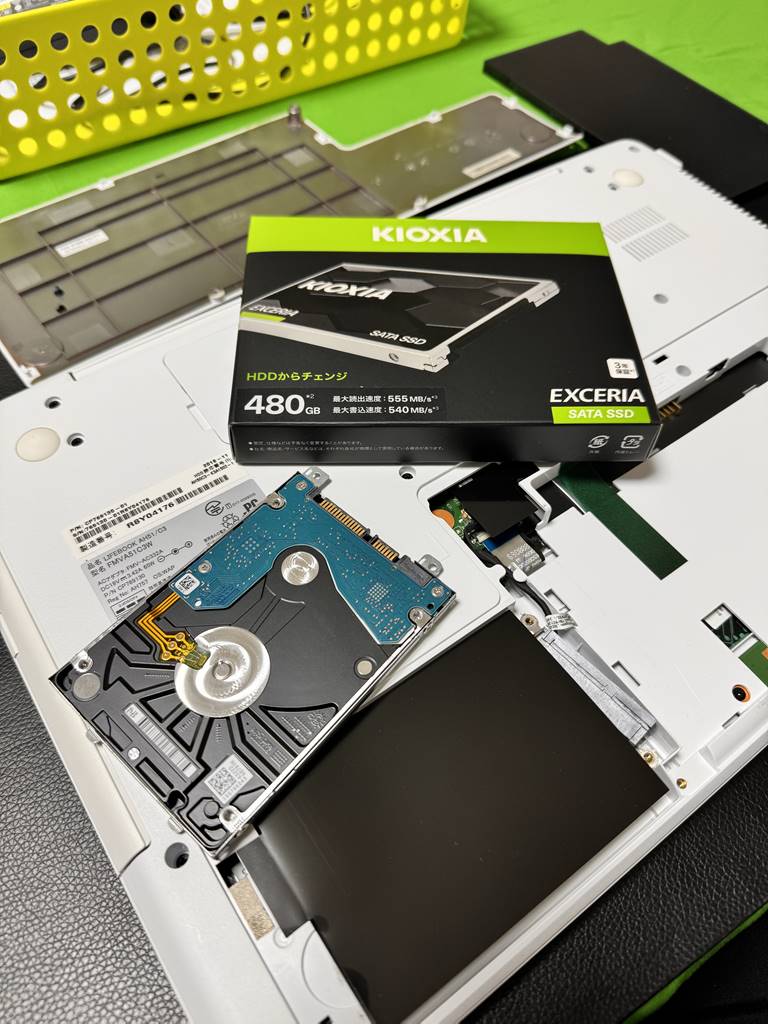 富士通 LIFEBOOK AH51/C3が起動しないとのこと、SSD換装+Windows11新規インストールを行わせて頂きました。