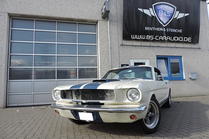 Ford Mustang 351 GT mit RetroSound