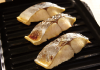 波型プレートパン調理例：焼魚切り身