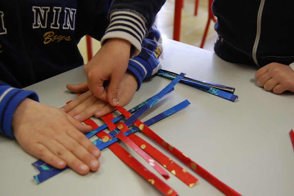 ...teniamo ben ferme le strisce intrecciate altrimenti si sposta tutto!