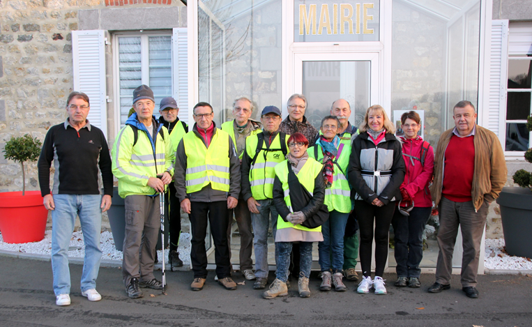 Le Maire, Rémy Levavasseur, Pierre Colin et le groupe de marcheurs