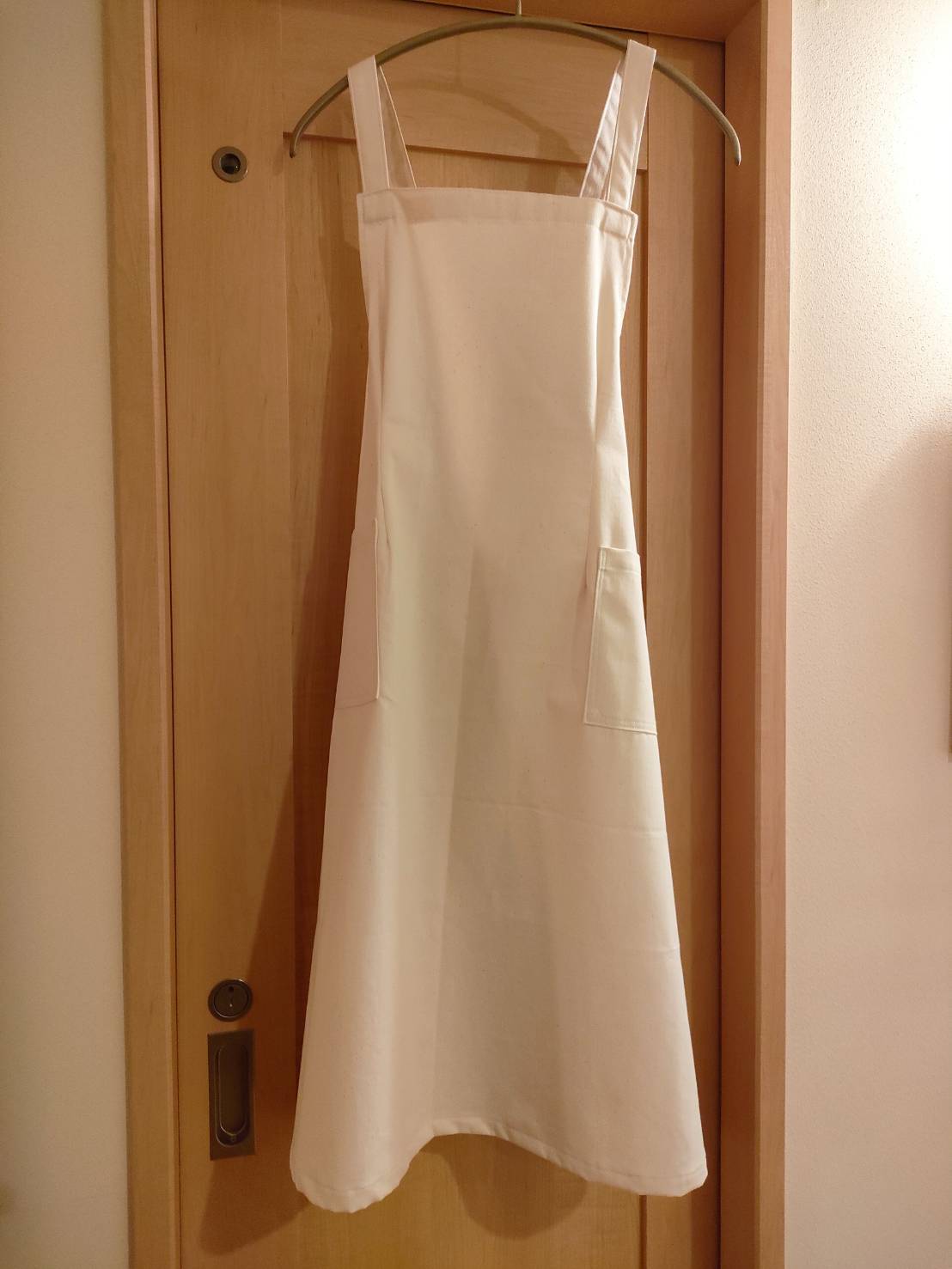 エプロン縫いあがりました
