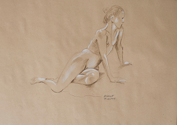 Weiblicher Akt, sitzend", 2015, Buntstift auf getöntem Papier, 40 cm x 30 cm/verkauft