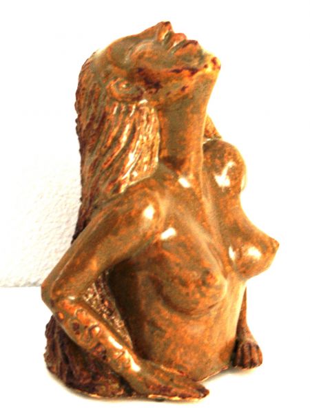 Xenia, Material: Schamott Kristallglasur, Grösse: H 19 x B 16 x T 12 cm, Gewicht: 1,4 Kg, Jahrgang: 2013 Preis: 1’500.- CHF