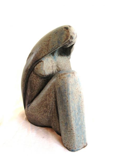 Magdalena, Material: Schamott Steinzeugglasur, Grösse: H 32 x B 16 x T 26 cm, Gewicht: 5,7 Kg Jahrgang: 2008, Preis: 2’500.- CHF