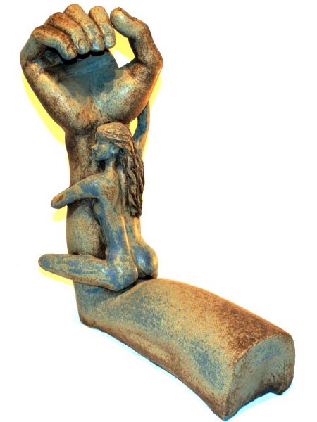 Embrazo, Material: Schamott Steinzeugglasur, Grösse: H 41 x B 35 x T 15 cm, Gewicht: 6,4 Kg, Jahrgang: 2003, Preis: 5’200.- CHF
