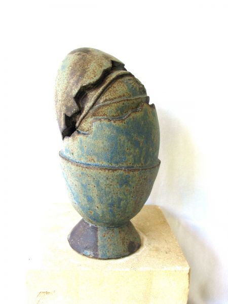 Hühnerauge, Material: Schamott Steinzeugglasur, Grösse: H 27 x B 13 x T 13 cm, Gewicht: 2,9 Kg, Jahrgang: 2006, Preis: 1’600.- CHF