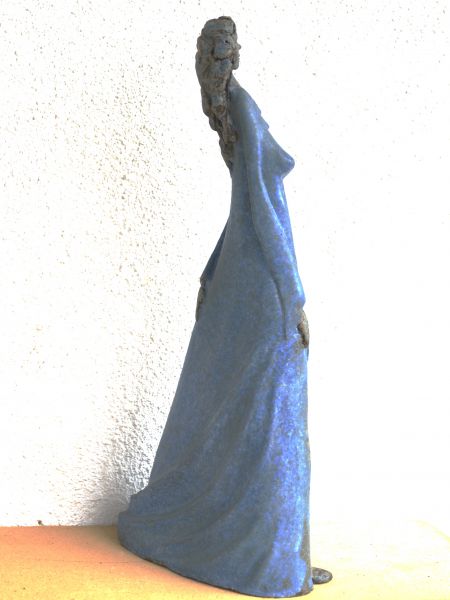 Lady Blue Valvet, Material: Schamott Steinzeugglasur, Grösse: H 42 x B 21 x T 11 cm, Gewicht: 3,2 Kg, Jahrgang: 2009, Preis: 2’200.- CHF