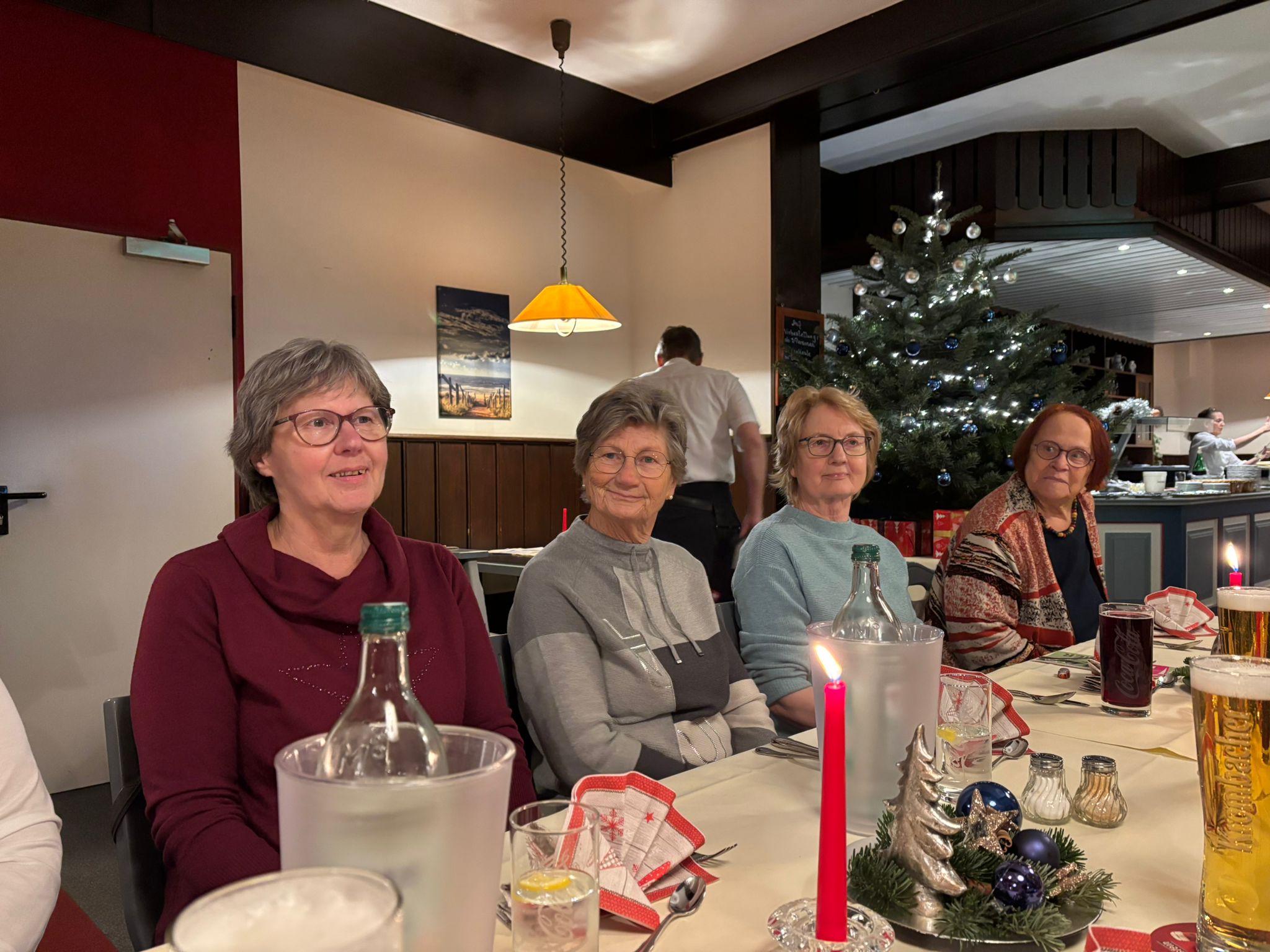 Weihnachtsfeier mit Festessen (Foto: Rosemarie Stein)