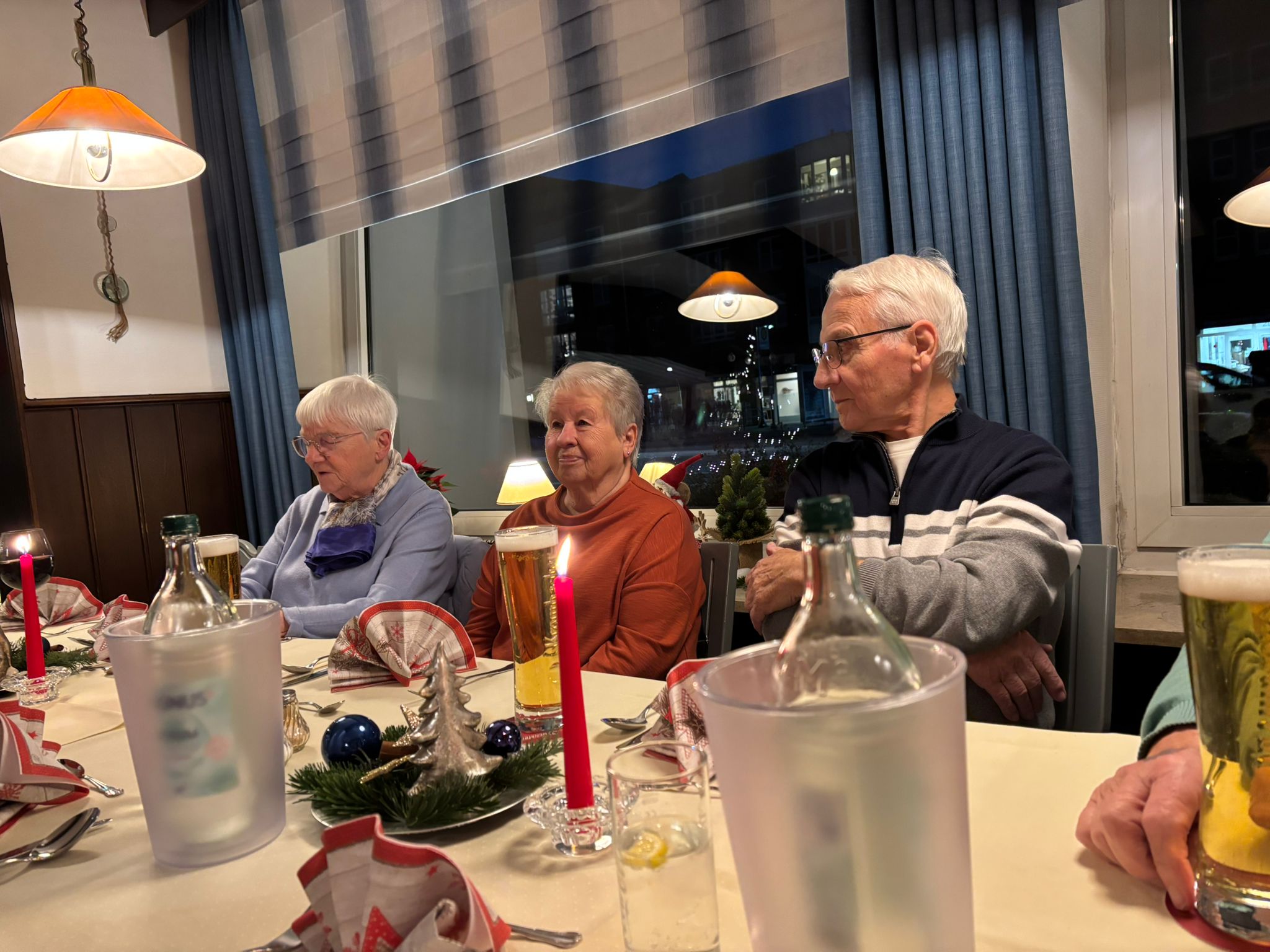 Weihnachtsfeier mit Festessen (Foto: Rosemarie Stein)