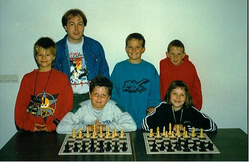 Die Jugendmannschaft wurde am 04.10. in Friedrichshofen in folgender Besetzung Bayerischer Mannschaftsmeister U13: Franz Guttenthaler , Sabine Schlander, Florian Pfefferl, Michael Pangerl und Thomas Pangerl. Jugendtrainer Marc Marian