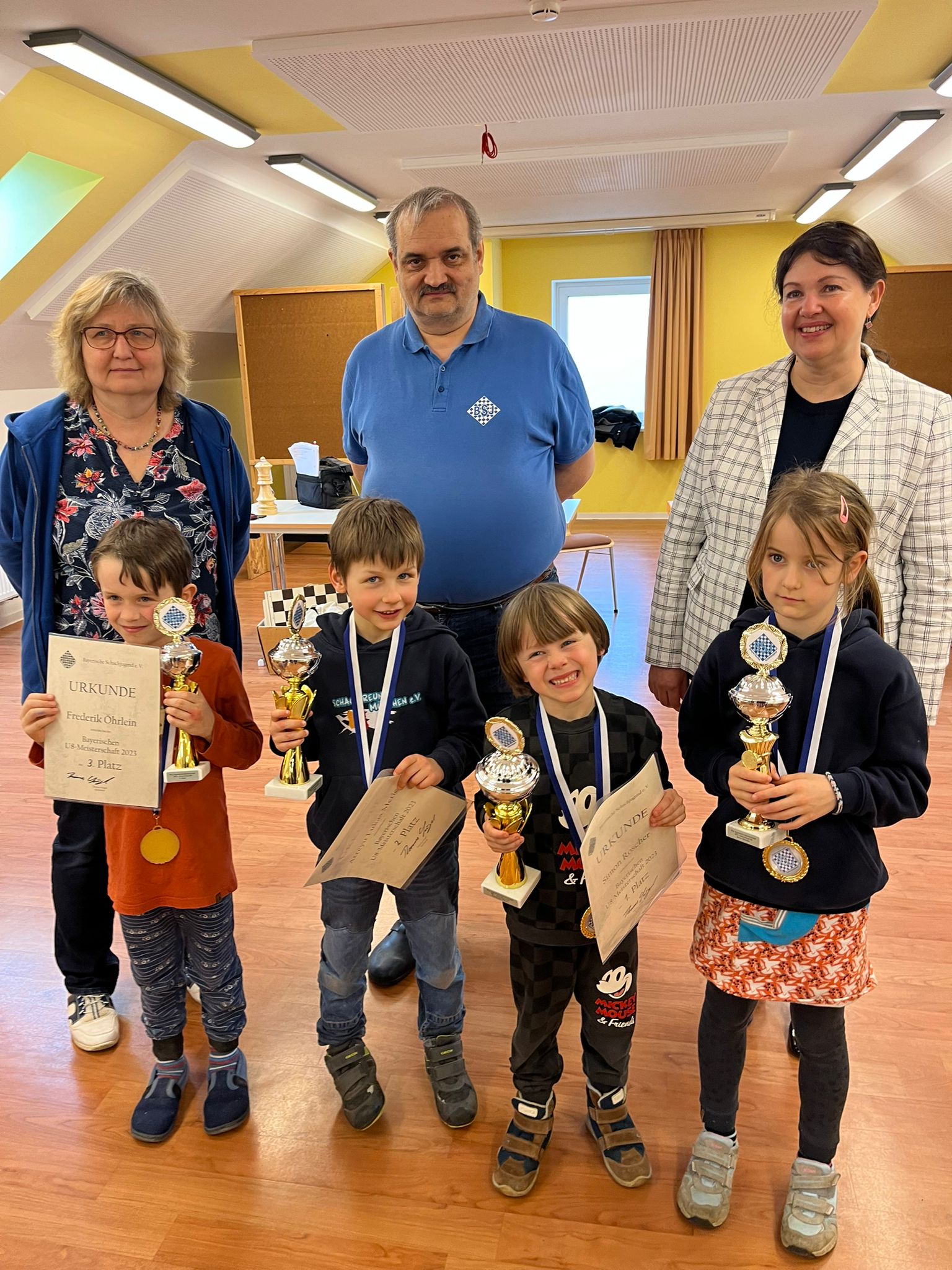 Bayerische U8 Schachmeisterschaft: Siegerehrung. vo.v.l.: Öhrlein (3.)., Merle (2.), Roscher (1.), Gubler (bestes Mädchen)