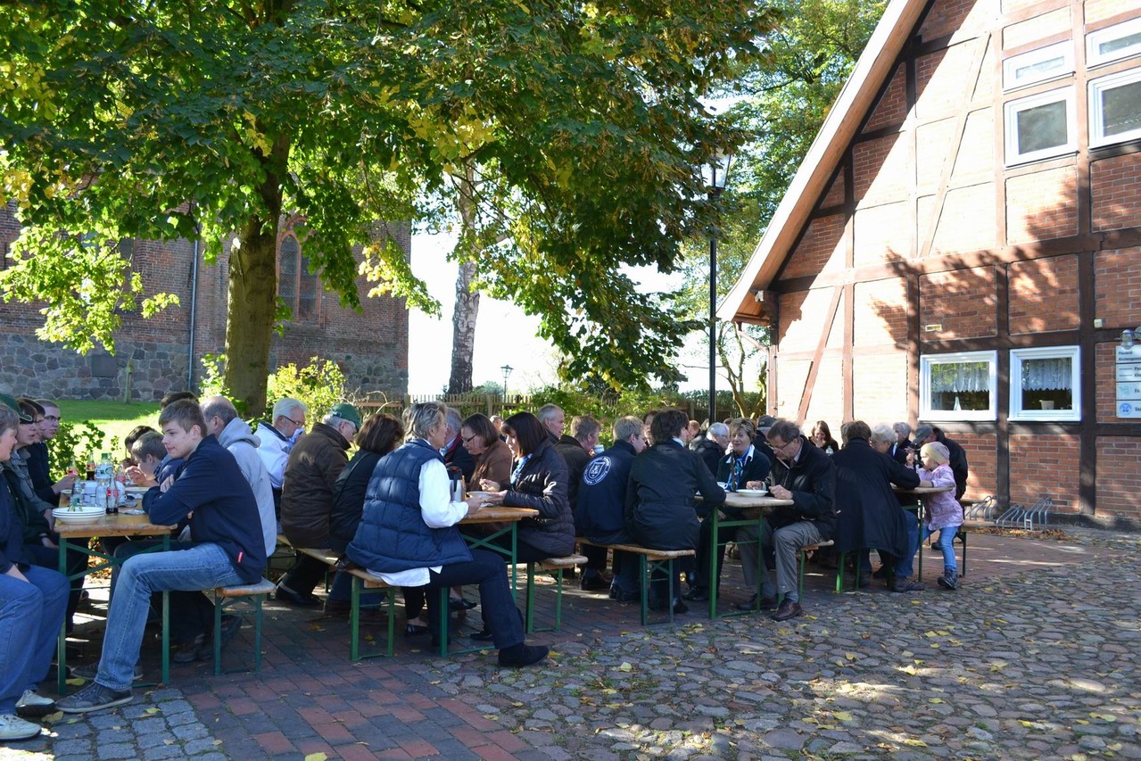 Berkenthiner Erntedankfestumzug  2012                                             / Foto: Lea Hamdorf