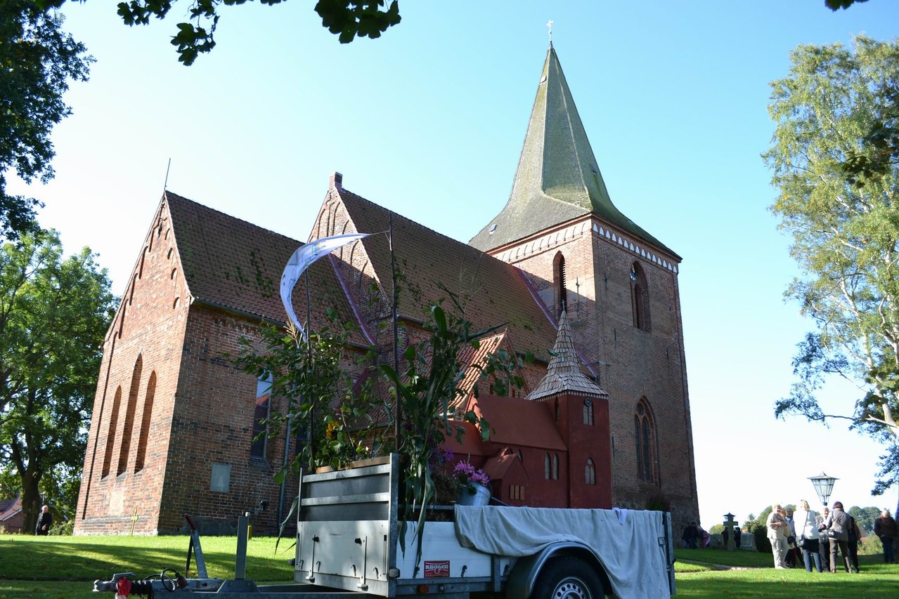 Berkenthiner Erntedankfestumzug  2012                                             / Foto: Lea Hamdorf