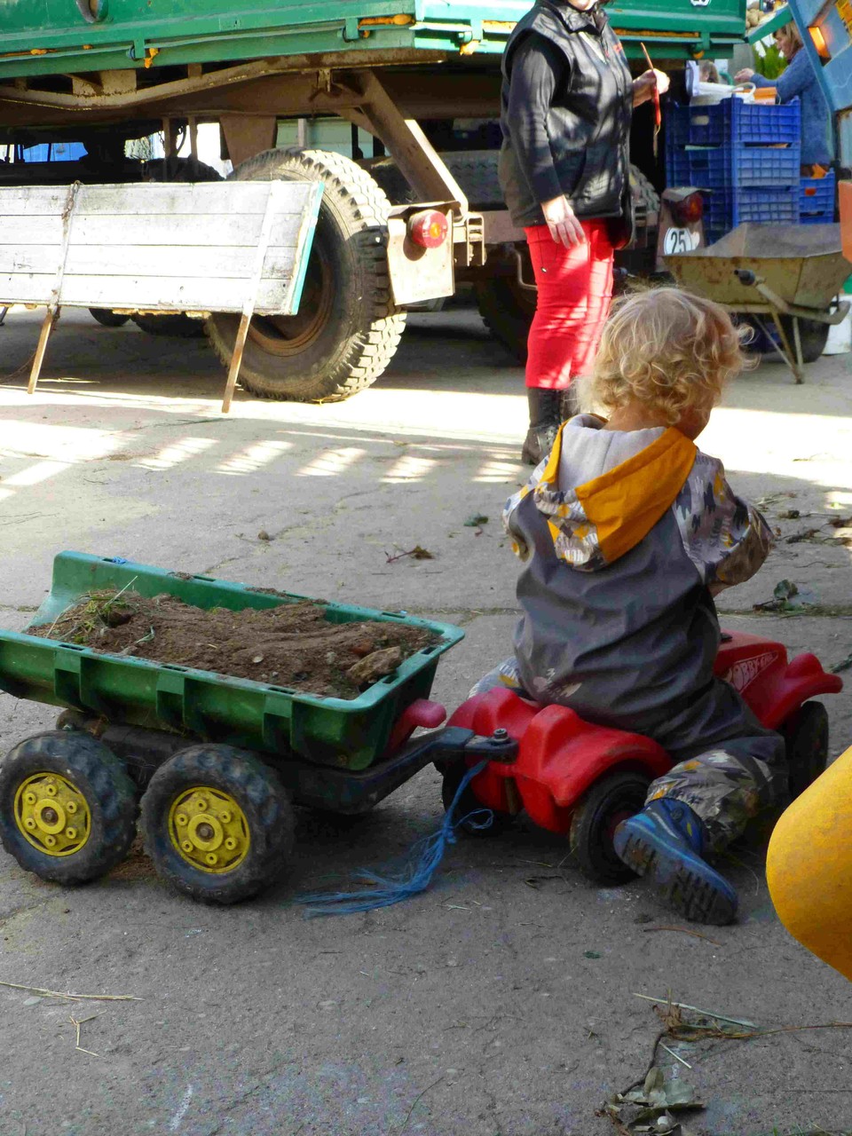 Sohn Jonathan:   Ich mache die Schwertransporte...