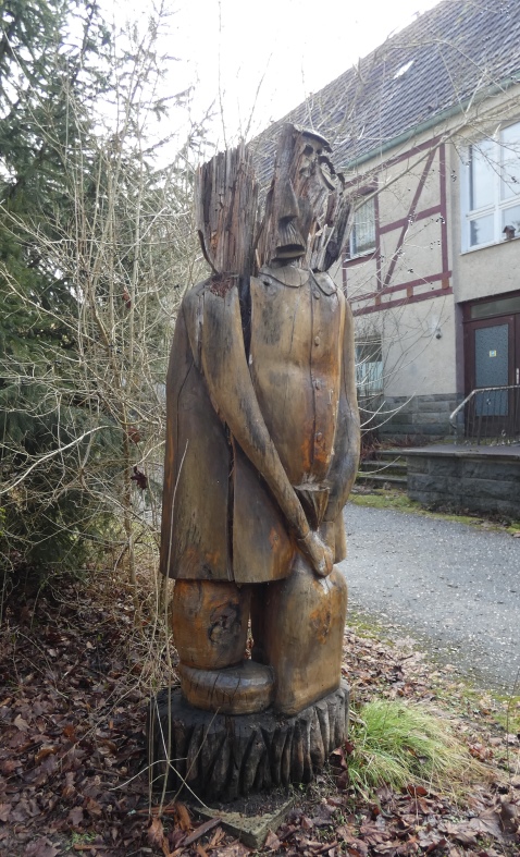 ehem. überlebensgroße Holzskulptur "Müller" im Mühlenhof