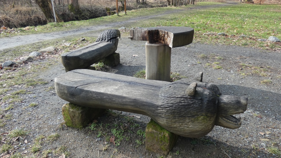 Sitzgruppe Max-Hinsche-Ehrenhain - Zustand 2024
