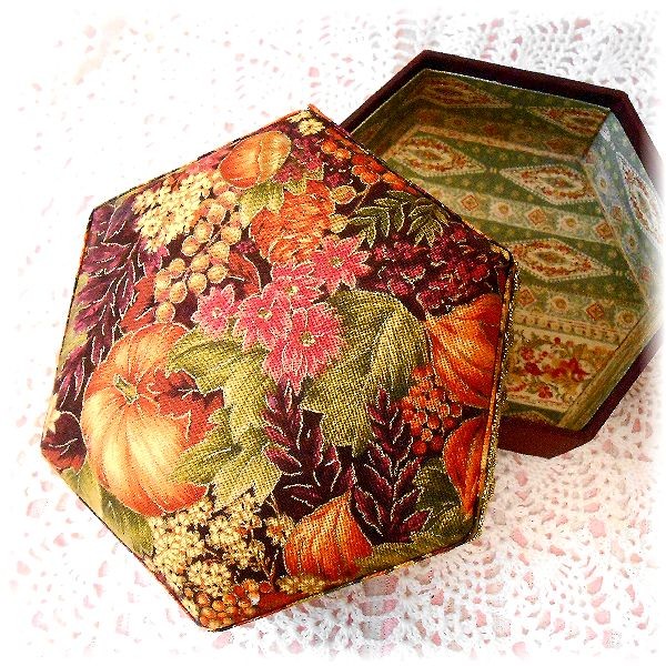 Hexagonal box, Pumpkins, with the USA cotton