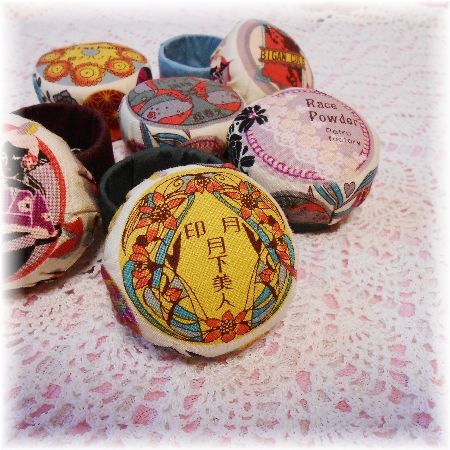 Small Macaloon boxes, Japanese retro