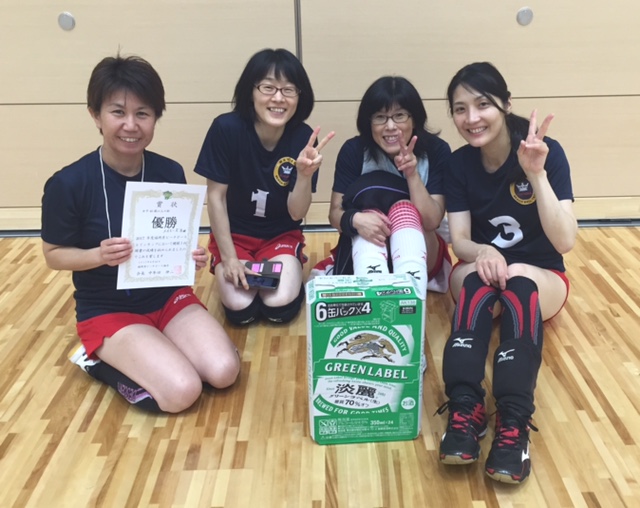 女子40歳以上の部 優勝 「メイビーズB」（志免町）