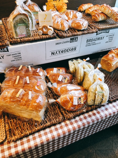 パンの詰合わせ（地元小麦使用）　¥1,620（税込み）　　￥2,160（税込み）　その他ご希望商品があれば。