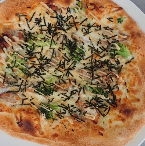 ⑦照り焼きチキンピザ　￥1,620（税込み）