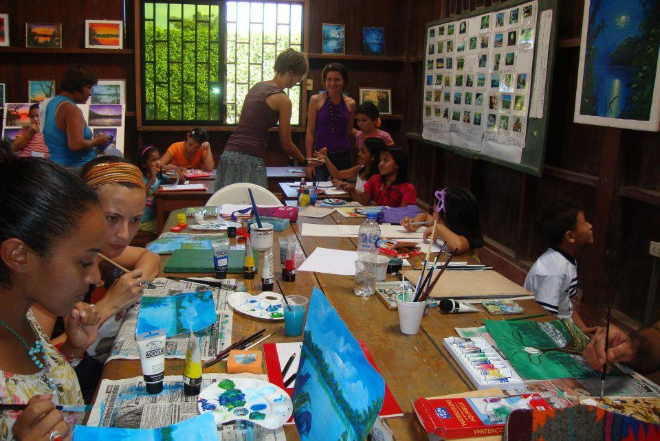"USKOAYAR" Amazonian School of Painting ARTE AMAZONIA provides a