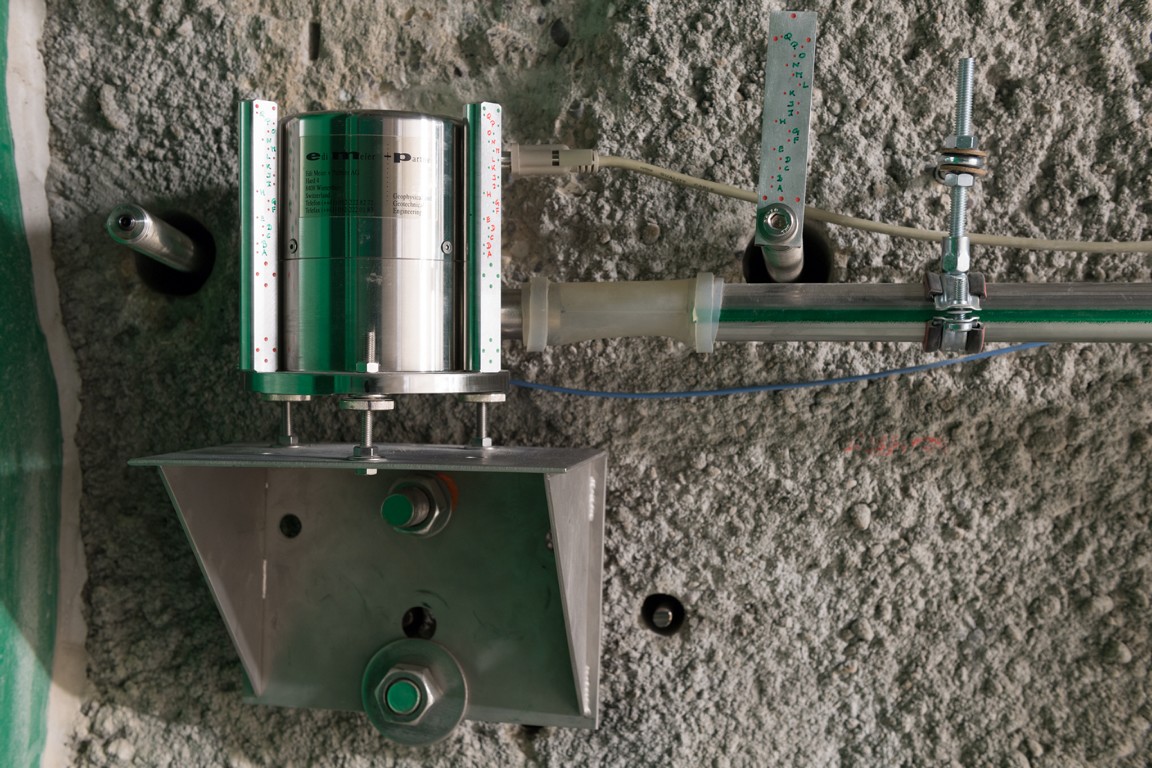 Hydrostatic Leveling System