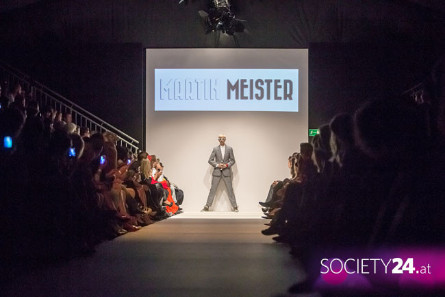 Martin Meister live opening at Fashion Week