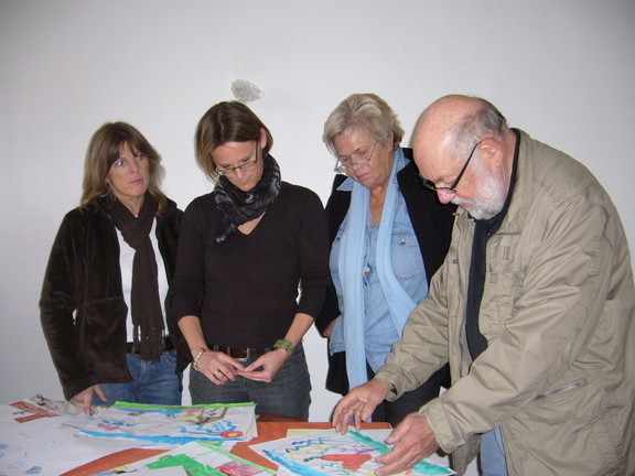 Der Künstler Fred Lex sag seine  Meinung über ein Bild! Marianne Benninghoven, Katharina Vewers und Kerstin Schäffken  denken nach.