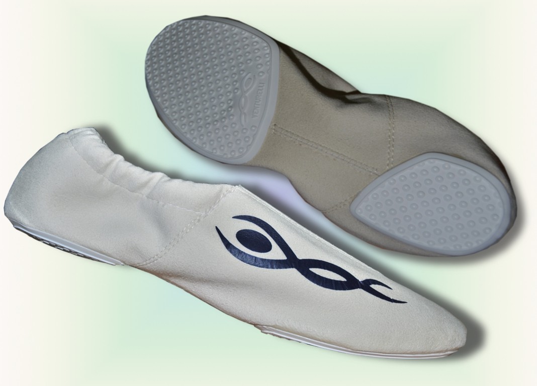 Обувь для гимнастики. Тапочки для гимнастики детские. Чешка обувь для гимнастика. Чешки гимнастические iwa-509. Тапочки для занятий гимнастикой.