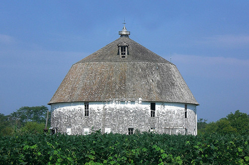 Kleinkopf Barn, outside of Colchester IL