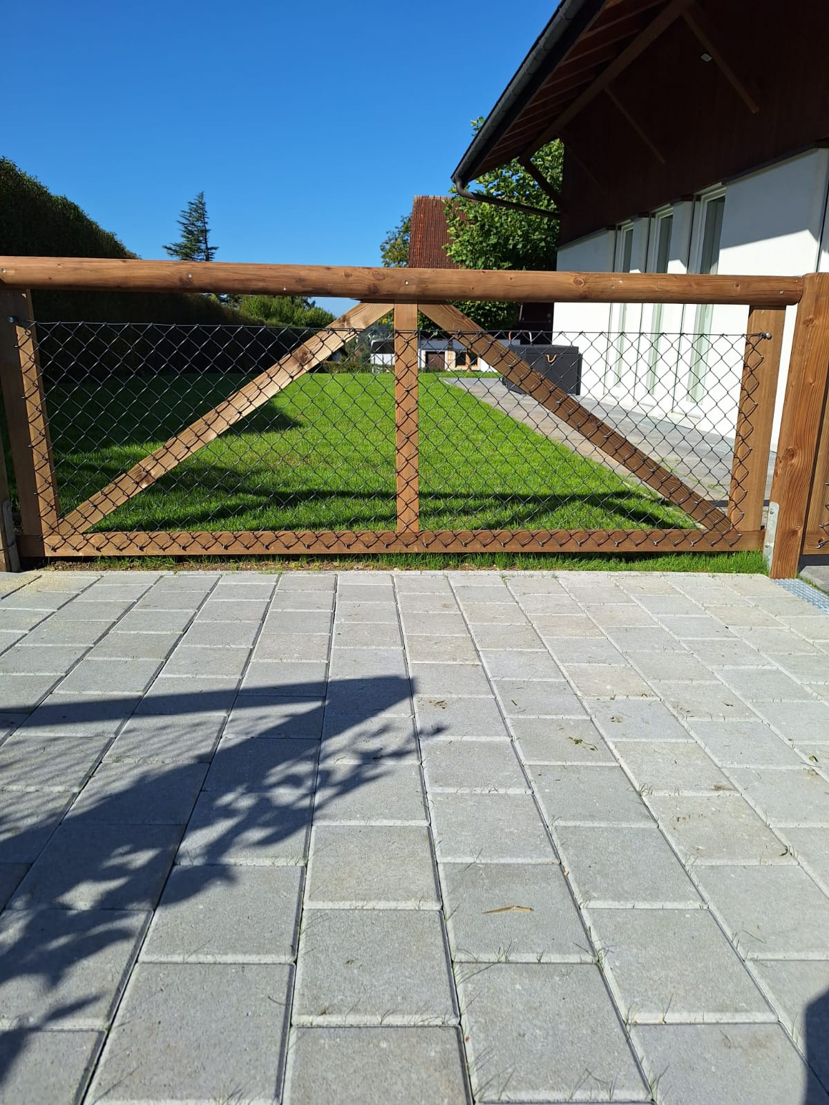 Aushängetor Holz mit Diagonalgeflecht