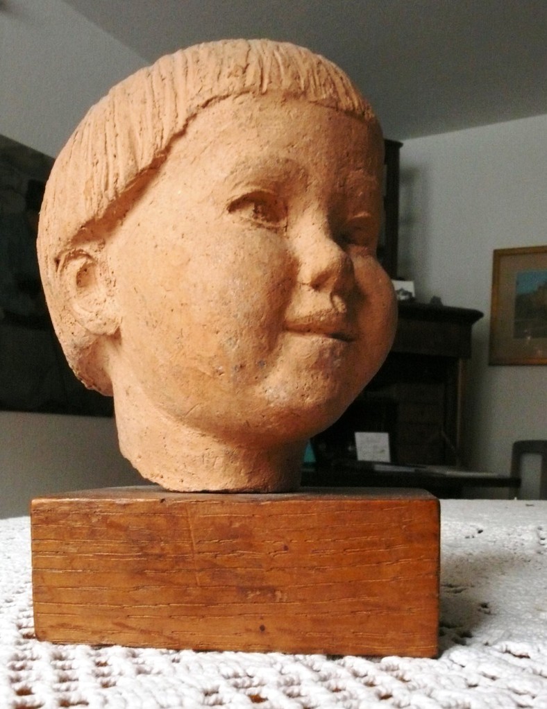 das 1945 gerettete Figurenfragment des Sohnes Erasmus von Artur Ressel (1896-1966)