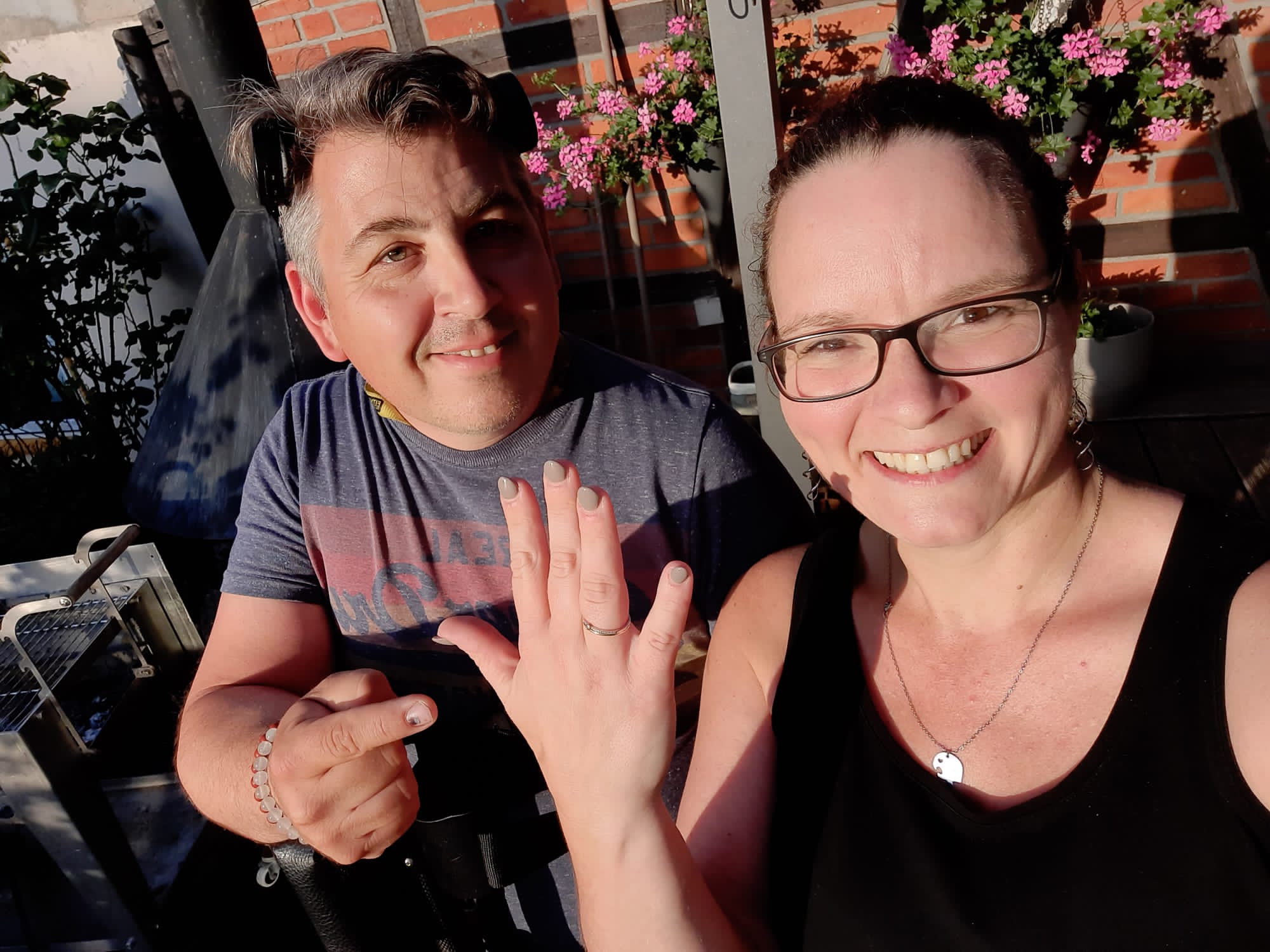 Verlobungsring im Garten finden?