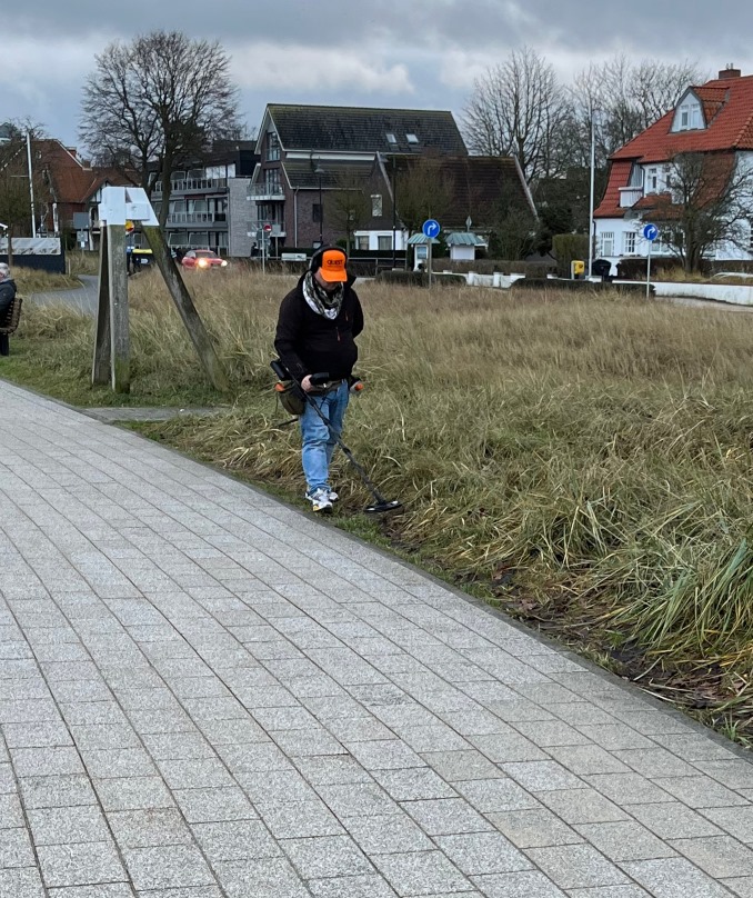 Januar 23 Scharbeutz -Suche auf Gehweg!