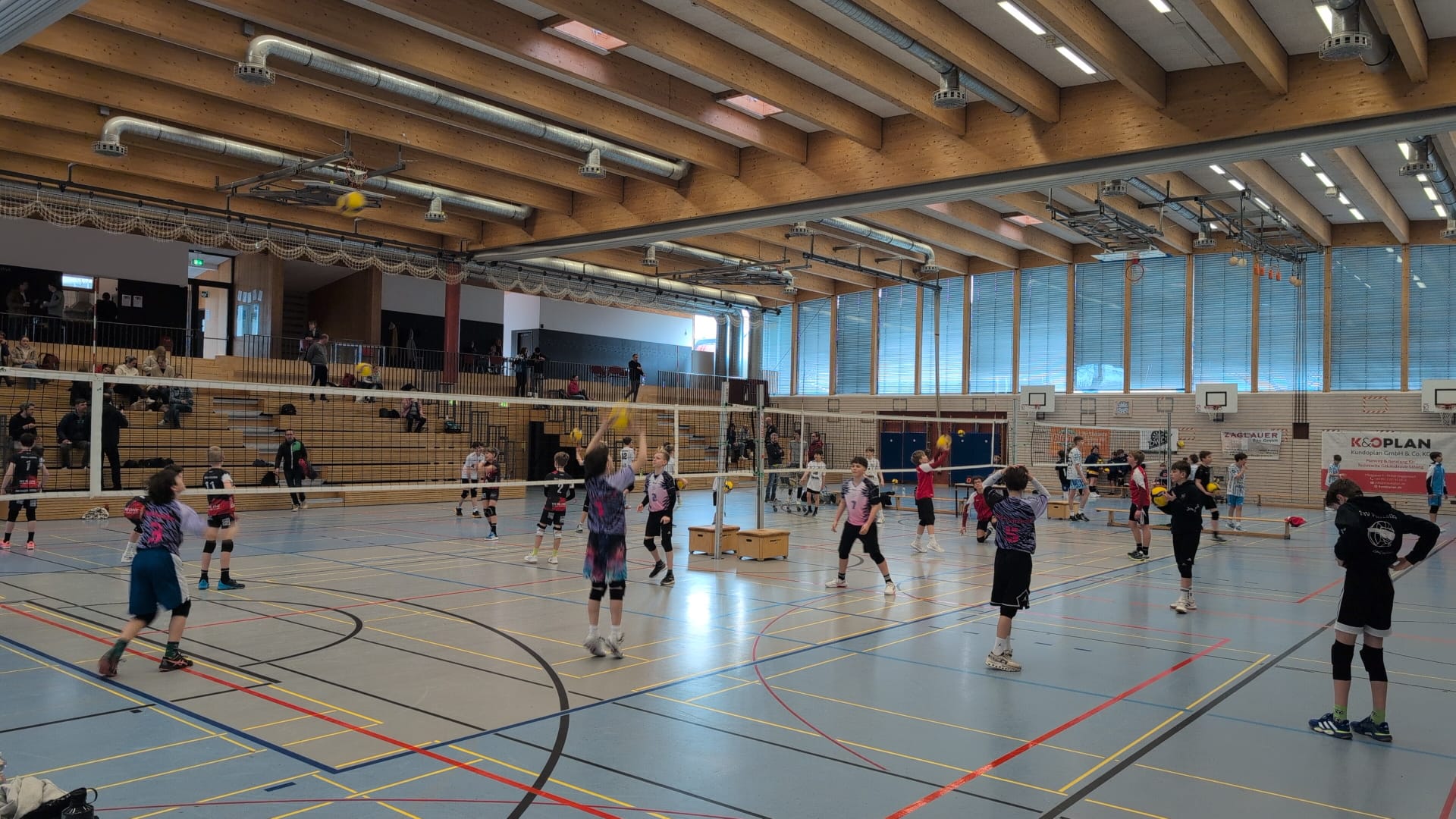 U14: Einspielen um ein Gefühl für den Ball zu bekommen