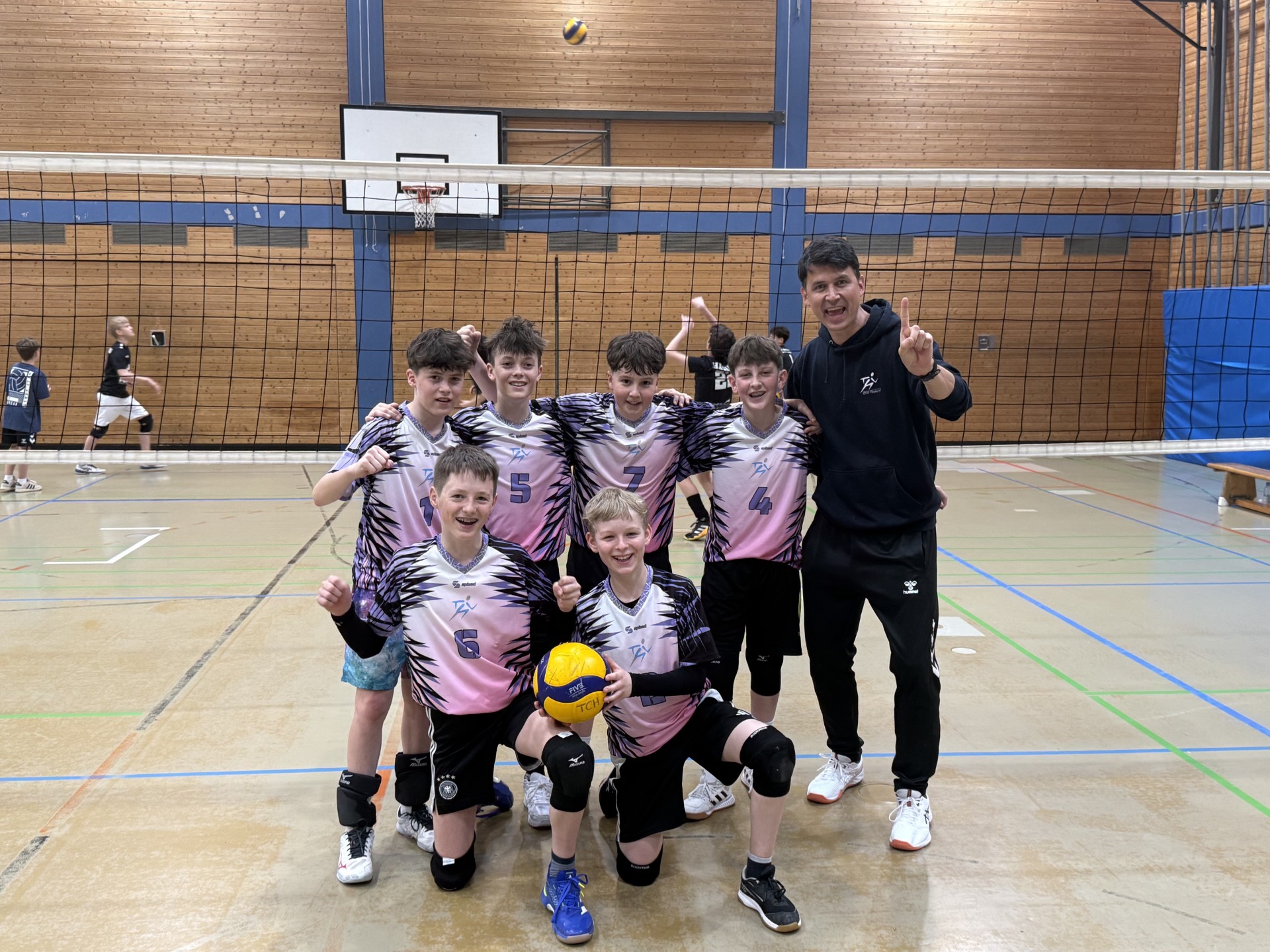 U14: Theo, Quirin, Jonas , Arnel, Felix (Trainer) vorne: Ben, Joschua