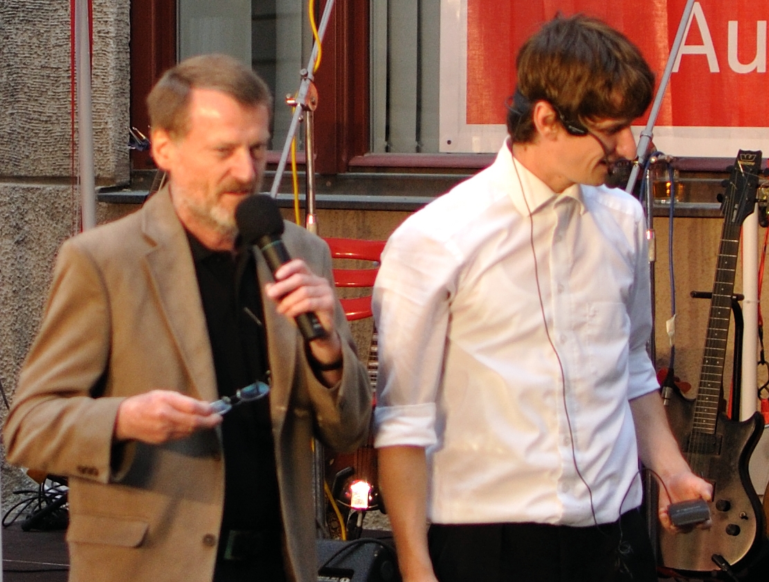 Konzerte im Bürgerhof 14.07.11 Volker Sommitsch, Tobi van Deisner - Freiwilligen-Zentrum Augsburg - Foto: Martin Schönberger