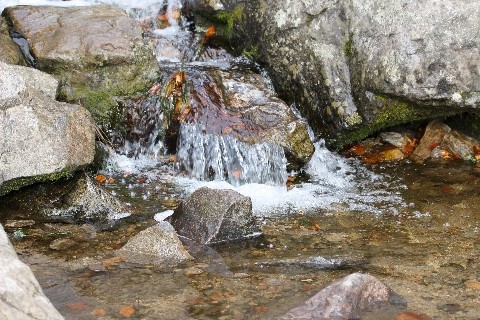 Element Wasser steht mit dem sogenannten chemischen Äther in Verbindung 