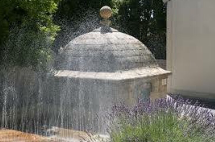 Eyguières, Fontaine des Bormes