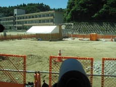 中学校校舎体育館など建設中