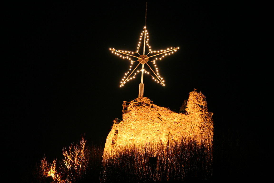 Burgruine mit Stern