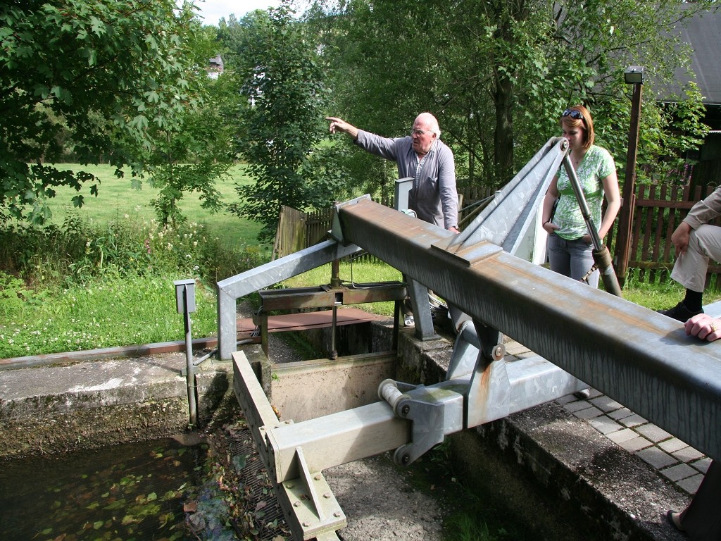 Wehr mit Reinigungsanlage