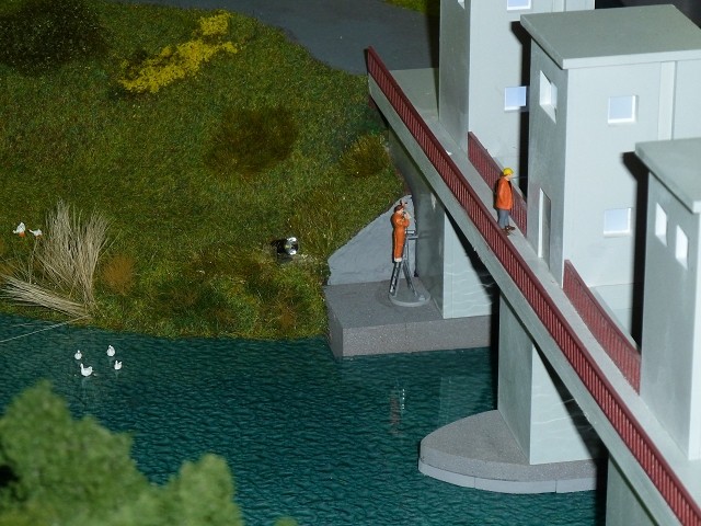 Mann mit Boschhhamer bei der Arbeit-Miniaturmuseum