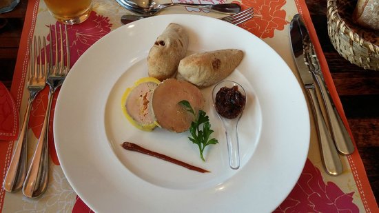 Foie gras maison, ficelles aux figues et caramel