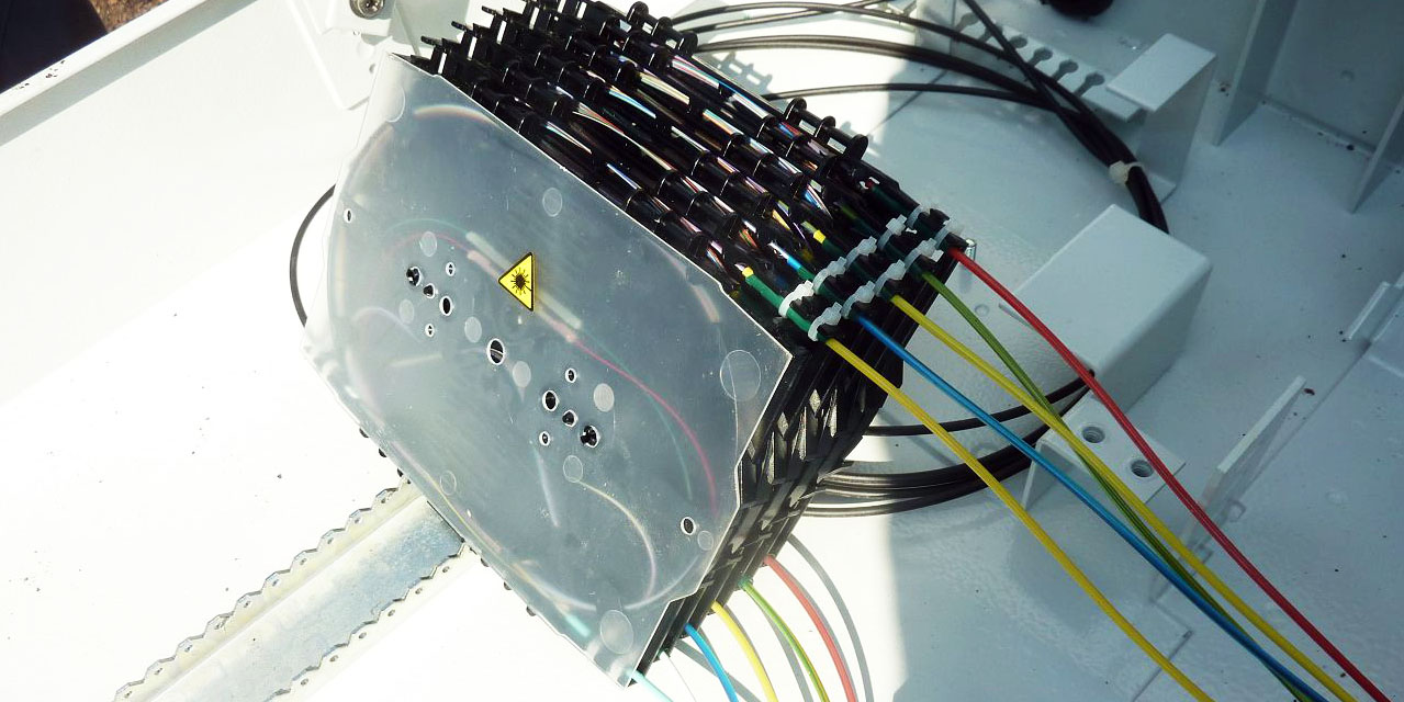 Spleißkassette eines LWL-Kabels: Beschädigung des Verteilers durch ein Räumfahrzeug