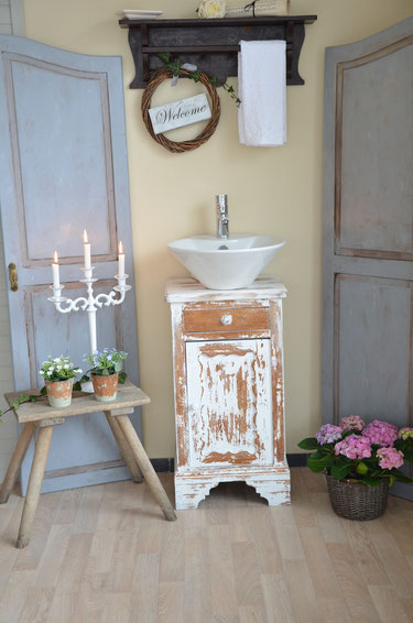 Vintage Waschtische - funktionstüchtig aufgearbeitet - Land & Liebe