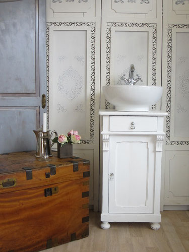 Antike Waschtische - funktionstüchtig aufgearbeitet - Land & Liebe