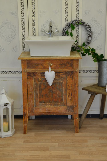 Vintage Waschtische - funktionstüchtig aufgearbeitet - Land & Liebe